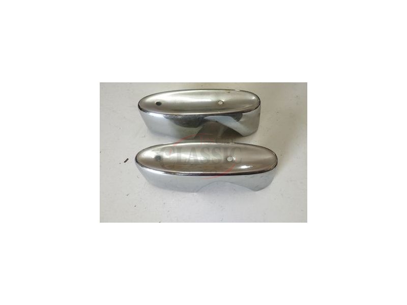 Ford Taunus 17M P5 / Ford Taunus 20M P5 - Jogo (2) Escudetes de para-choques tras
