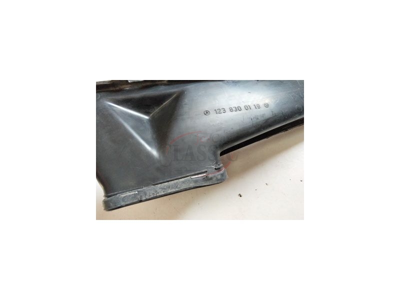 Mercedes-Benz W123 - Conduta de saída do ar ventilação do habitáculo (tablier)