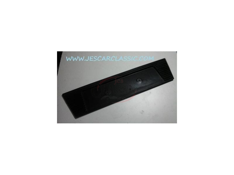 Ford Orion MkI - Friso / Suporte de matricula embelezador da traseira